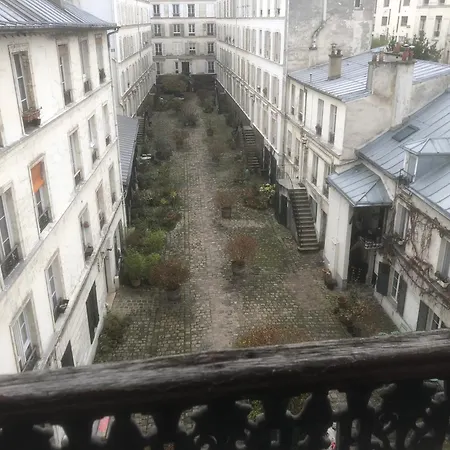 Pres De Bercy * باريس